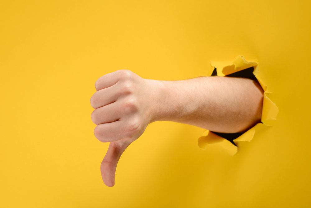 Încă o rețea de socializare primește buton de DISLIKE, dar doar pe iPhone!